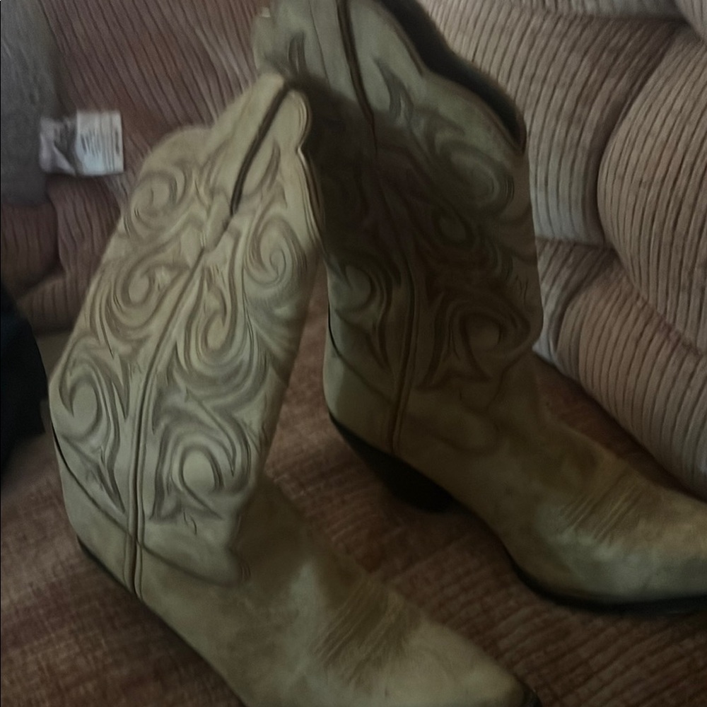 Durango Cream Heeled Boots with Ornate Stitching